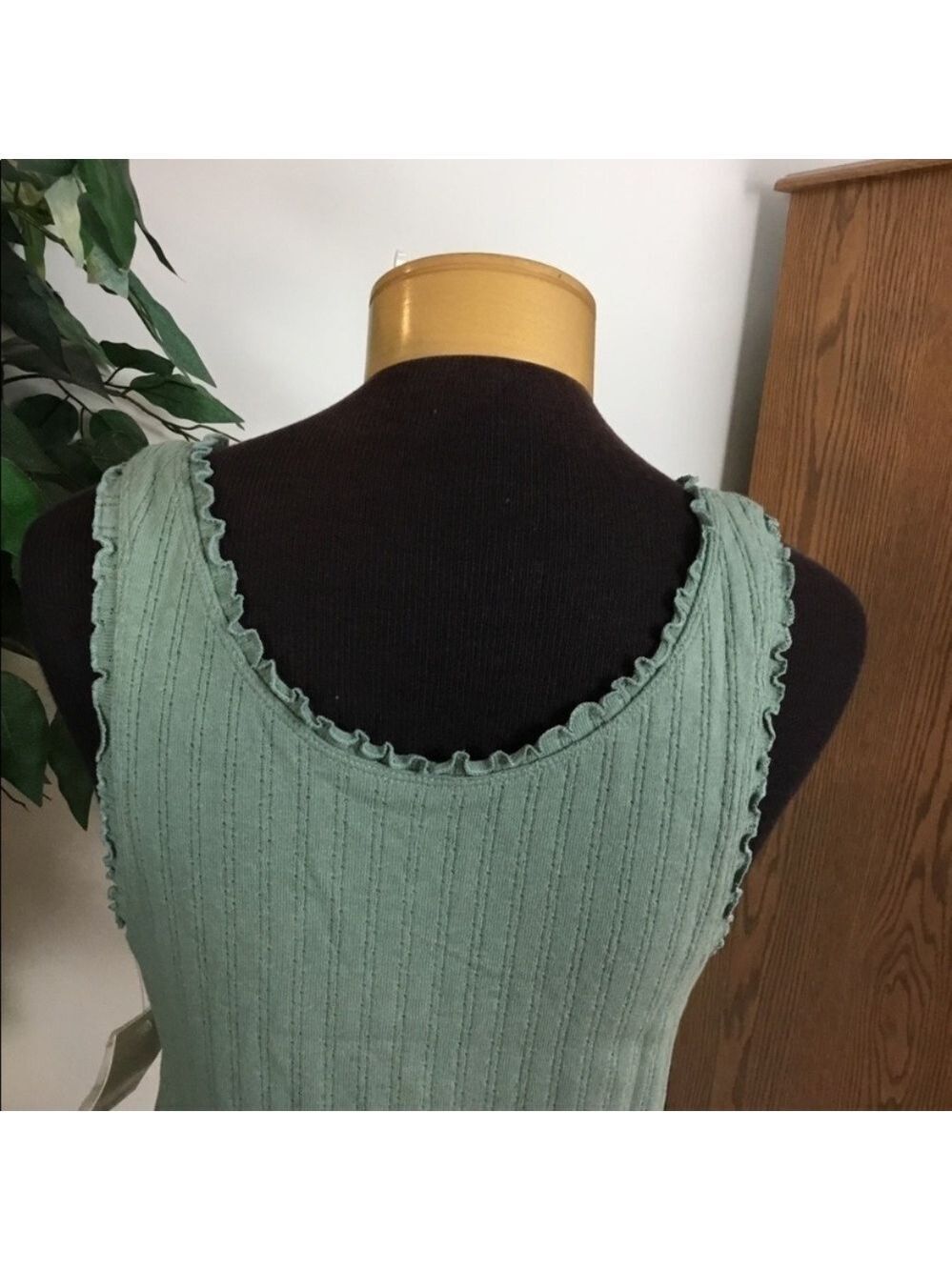 SO button down sleeveless tank Woman’s Junior’s size XL green scoop neck - Picture 10 of 14